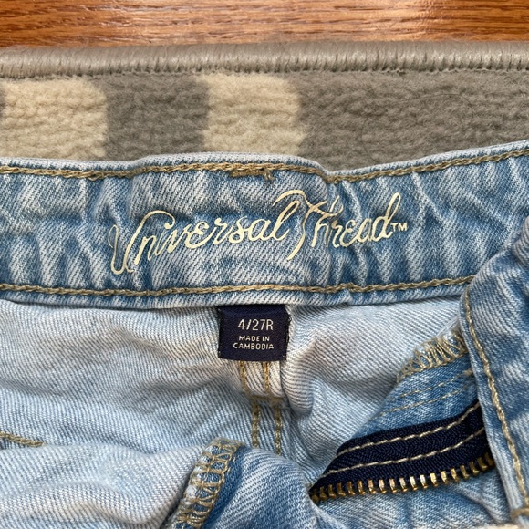 Universal Thread Light Wash Jean Shorts - Picture 2 of 4